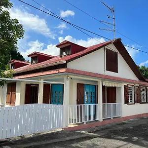 Hébergement de vacances Kaza Ohana Proche De Malendure - Maison 8 A 11 Personnes, Bouillante